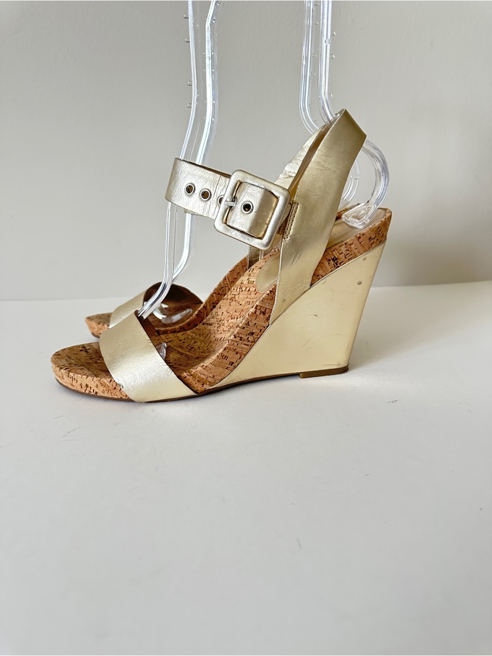 BCBC Generatio Metallic Gold Cork Wedge Women's Sandals, Sz 8.5 Preowned, good